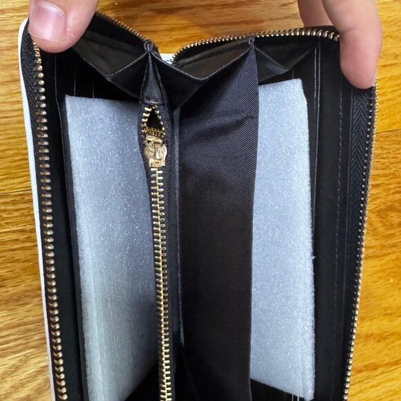 Chanel Wallet Women's. - Picture 2 of 6